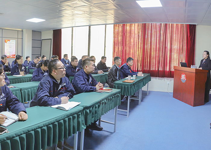 山东华宇工学院马克思主义学院讲师到亚太集团讲授专题党课